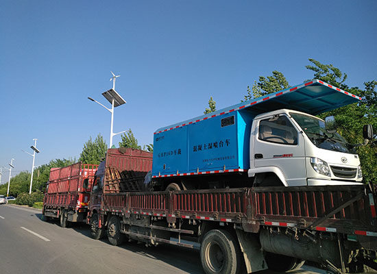 車載混凝土濕噴臺車、空壓機發(fā)貨現(xiàn)場